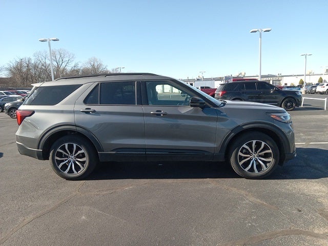 2025 Ford Explorer ST-Line
