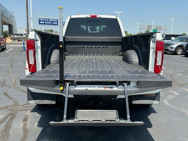 2022 Ford F-450SD Platinum