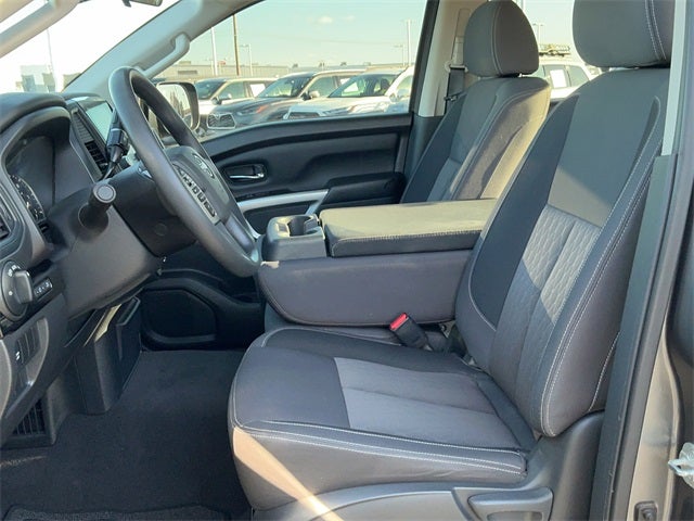 2023 Nissan Titan SV