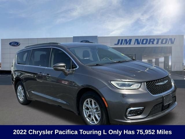 2022 Chrysler Pacifica Touring L's photo