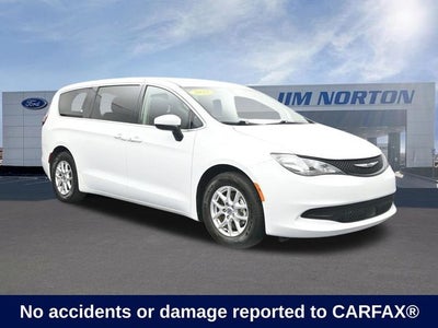 2022 Chrysler Voyager LX