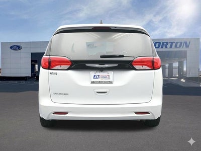 2022 Chrysler Voyager LX