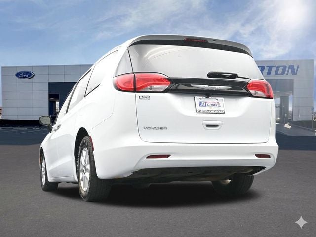 2022 Chrysler Voyager LX