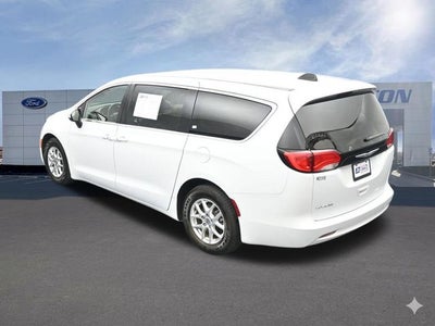 2022 Chrysler Voyager LX