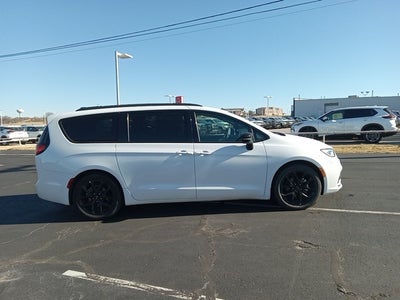 2025 Chrysler Pacifica Limited