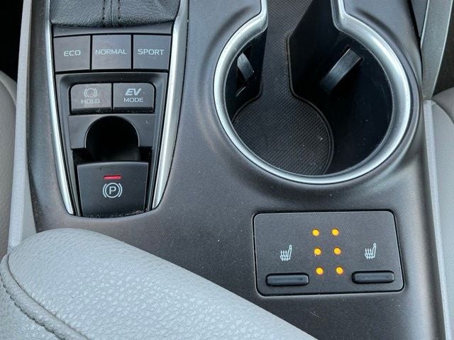 2024 Toyota Camry Hybrid XLE