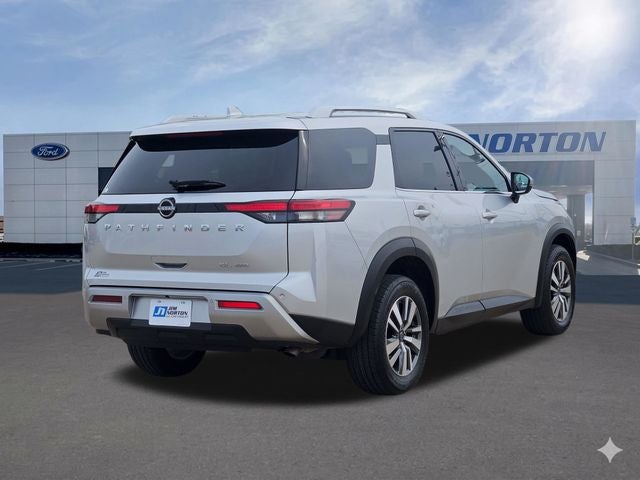 2025 Nissan Pathfinder SL