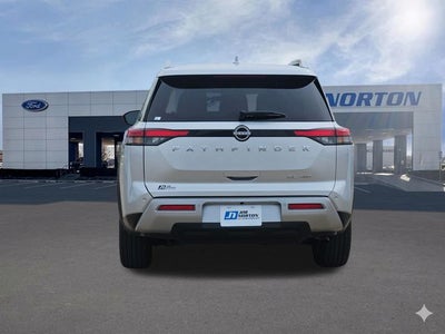 2025 Nissan Pathfinder SL