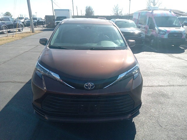 2024 Toyota Sienna LE 8 Passenger