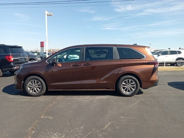 2024 Toyota Sienna LE 8 Passenger