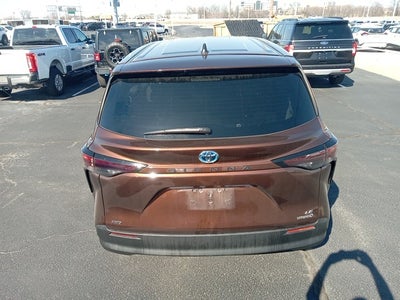 2024 Toyota Sienna LE 8 Passenger