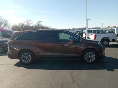 2024 Toyota Sienna LE 8 Passenger